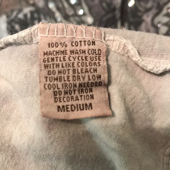 T-Shirt - Picture 4 of 5